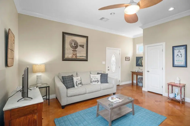 Aermotor Loft Downtown With Hot Tub