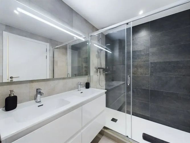 E1 18th Floor Studios, Sea & Beach Views