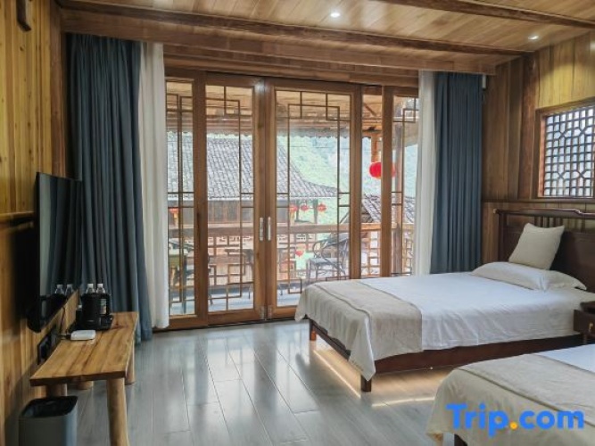 Standard Twin room with river view