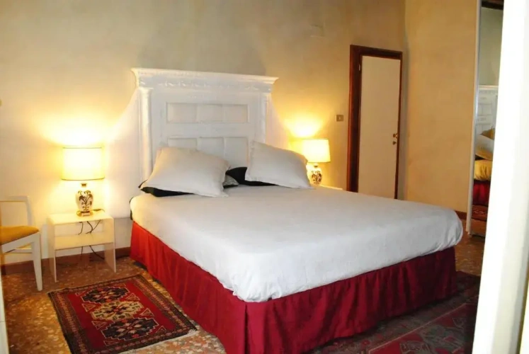 Standard Triple room with canal view