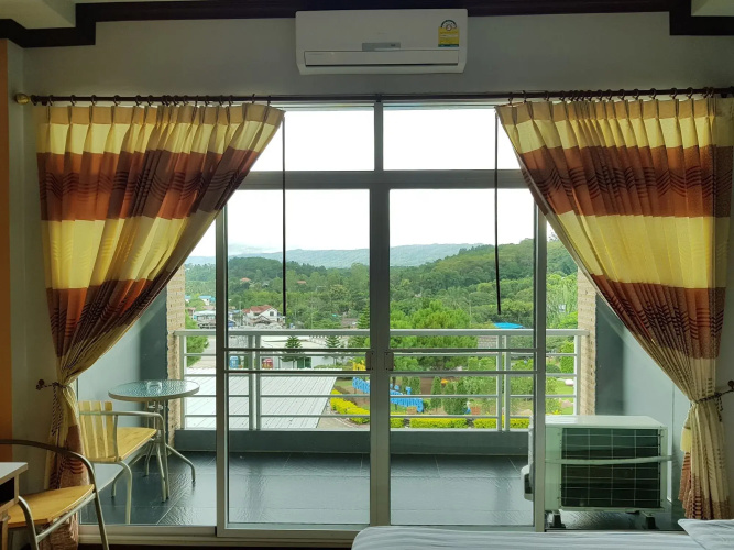 Breeze Hill Hotel