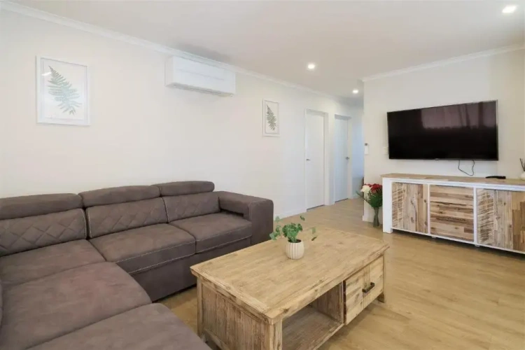 3 Bedrooms Apartment