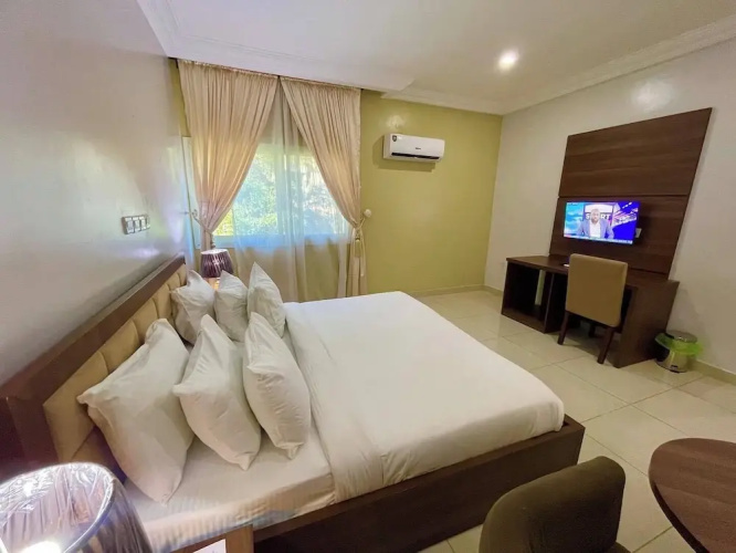 De Guest Pride Hotel and Suites
