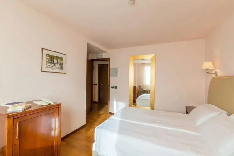 Center Hotel