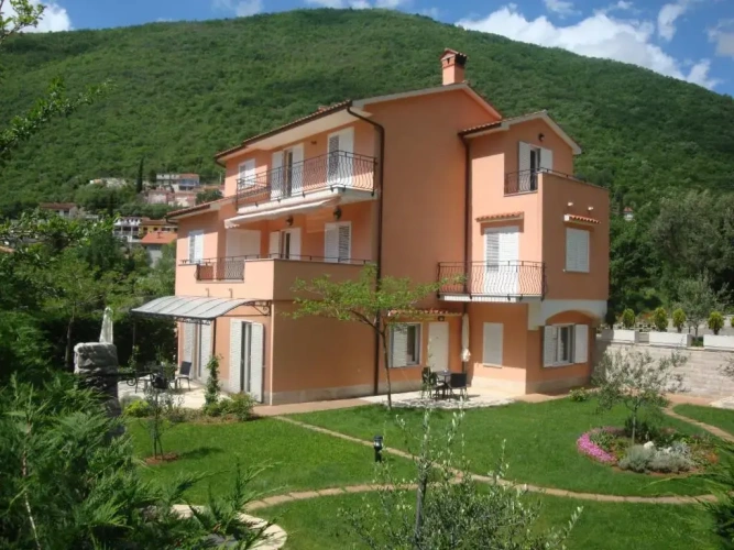 1 Bedroom Apartment with view