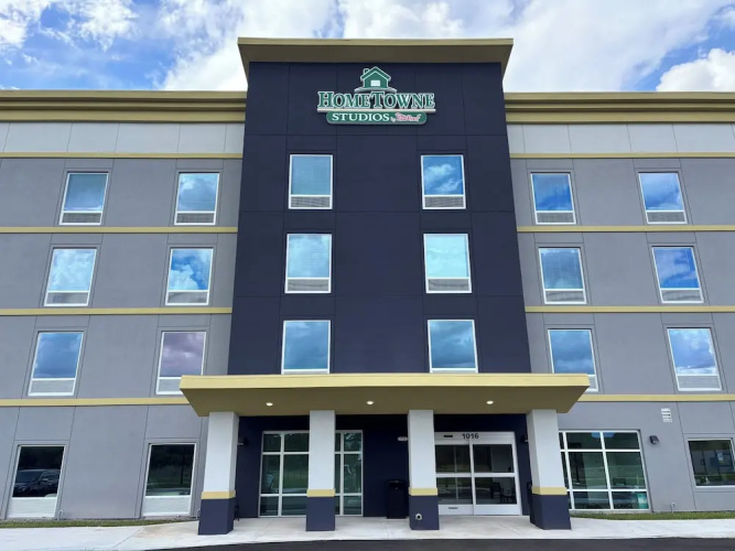 Hometowne Studios By Red Roof Bradenton - Lakewood Ranch, FL