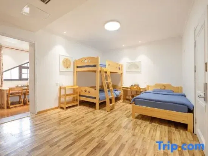Standard Quadruple Family room