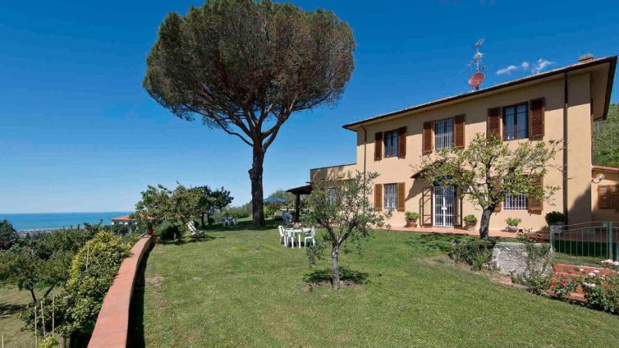 4 Bedrooms Villa