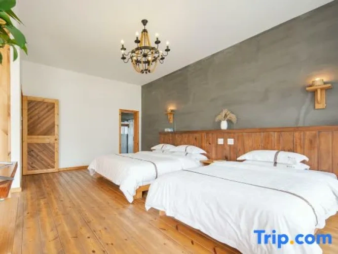 Standard Family room with balcony and with mountain view