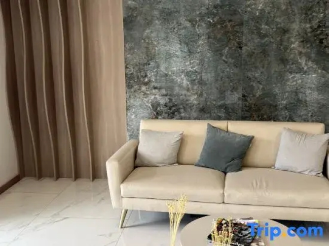 Modern Studio close by La Carolina Metro station