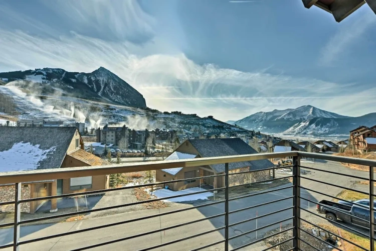 4 Bedrooms Apartment with balcony