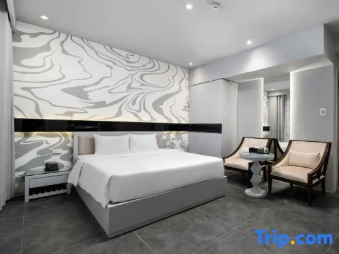 Deluxe Double room with city view