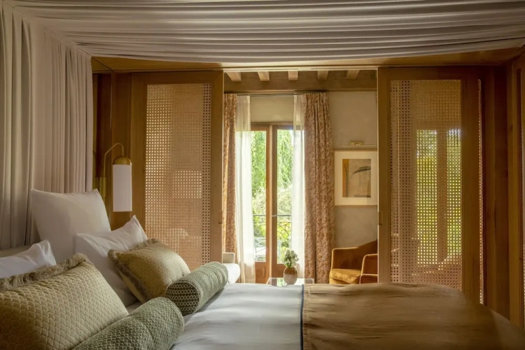 Suite with balcony