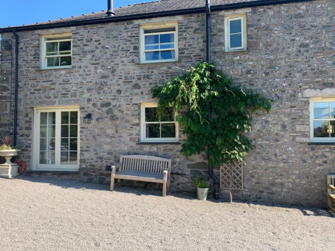 4 Bedrooms Cottage