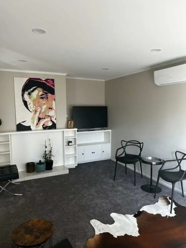 Spacious 2BR Home in the Suburbs