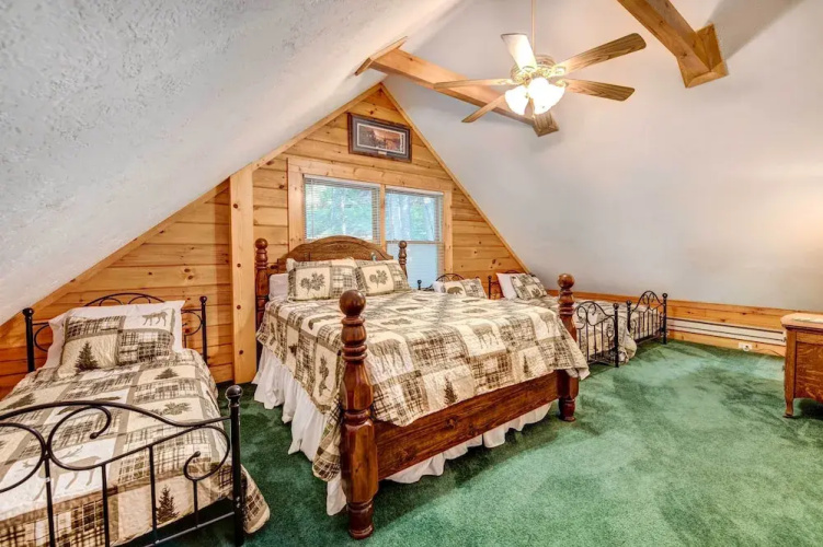 Waynesville Cabin w/ Covered Deck & Fire Pit!