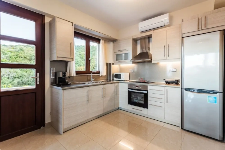 2 Bedrooms Villa beachfront