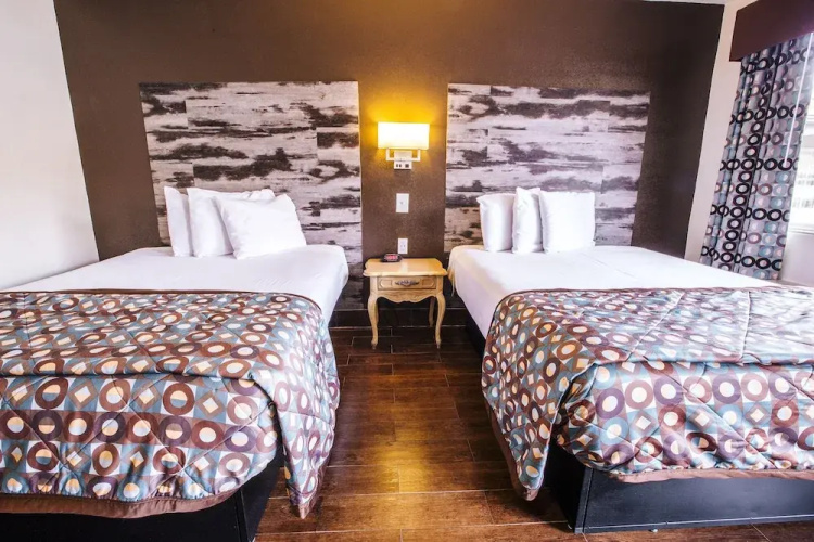 Econo Lodge At The Park