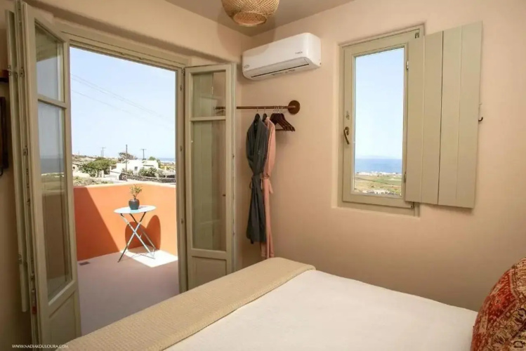 Pink Freud Villas Santorini