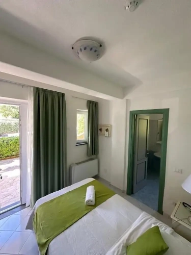 Standard Single room with balcony and with mountain view