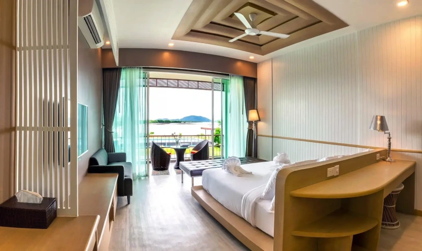 Deluxe room with sea view