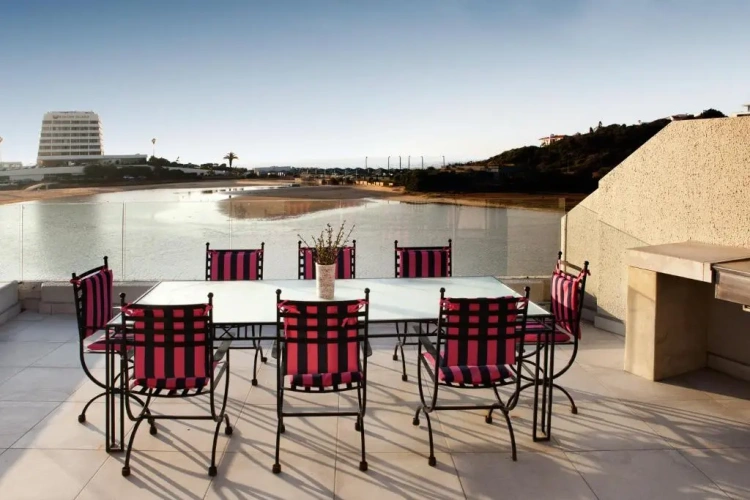 2 Bedrooms Apartment with sea view