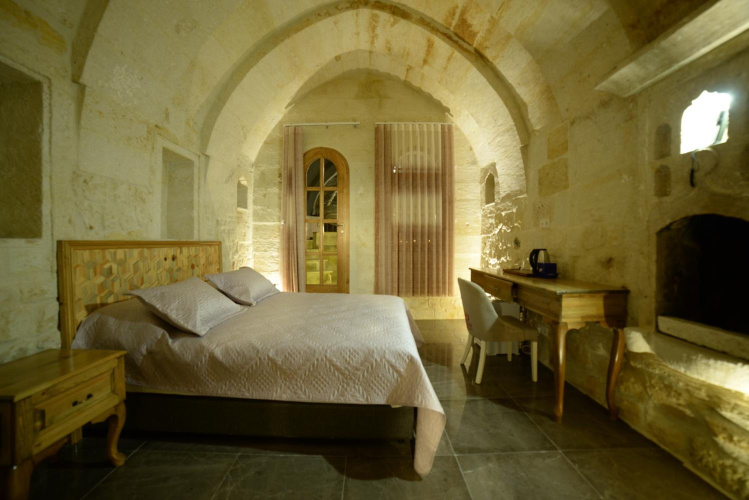Crassus Cave Hotel