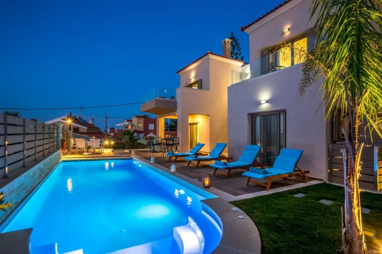4 Bedrooms Villa