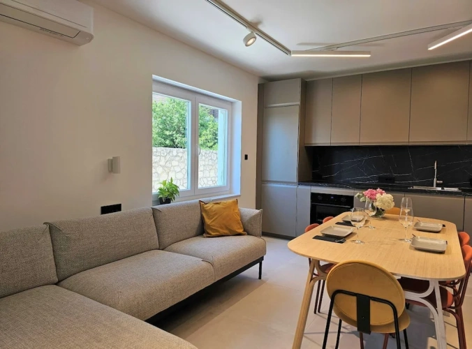 2 Bedrooms Classic Apartment