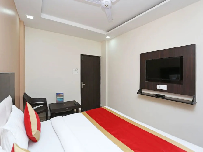 OYO 15098 hotel crystal