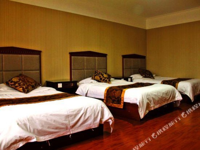 Deluxe Quadruple Suite