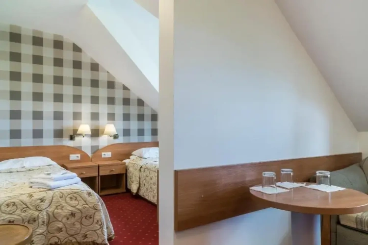 Standard Triple room