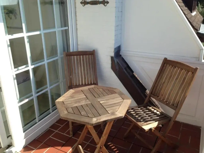 Apartment with balcony