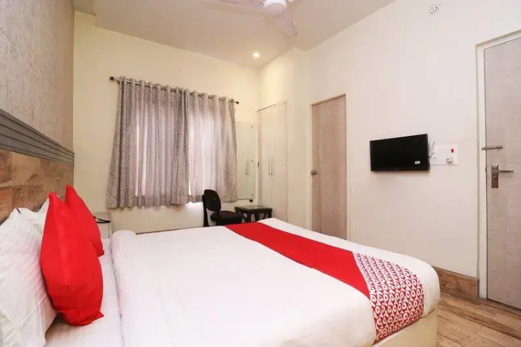 OYO 41911 Hotel White Square