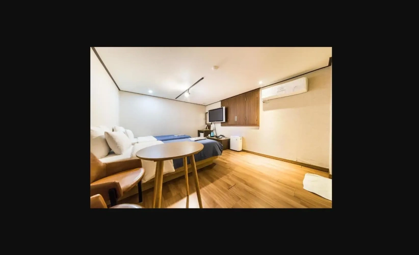 Standard Twin room with city view