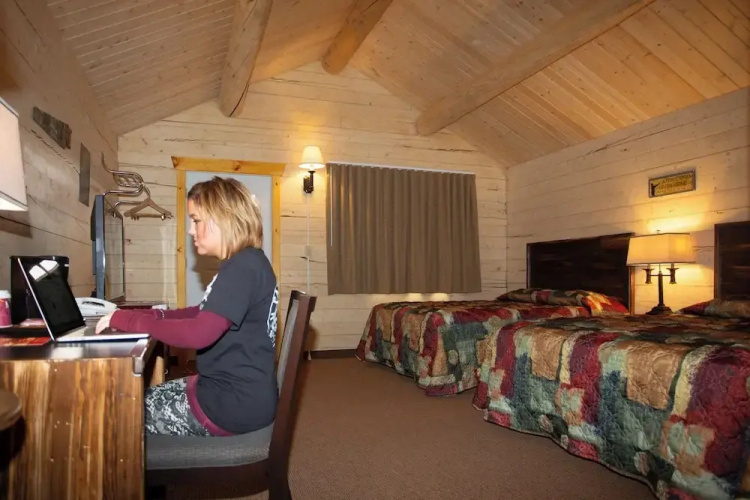 Young's Motel