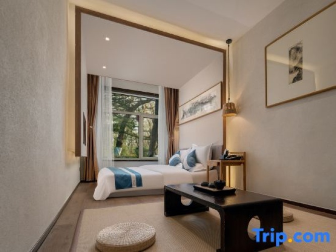 Standard Double room with lake view