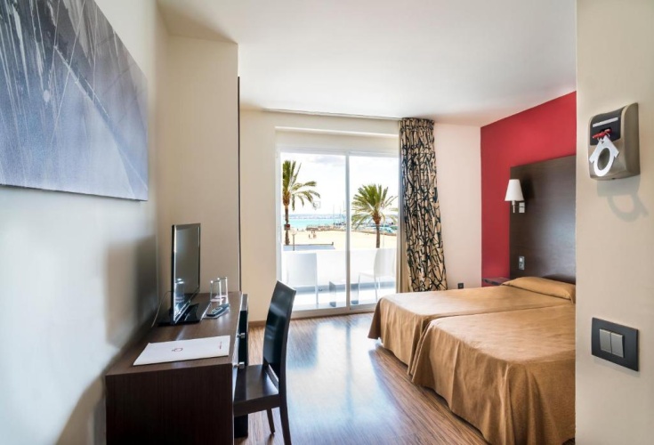 Twin room with sea view