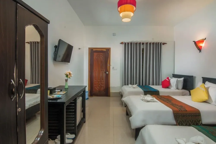 Standard Triple room