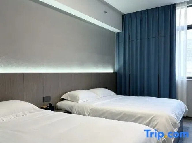 Premium Twin room with balcony