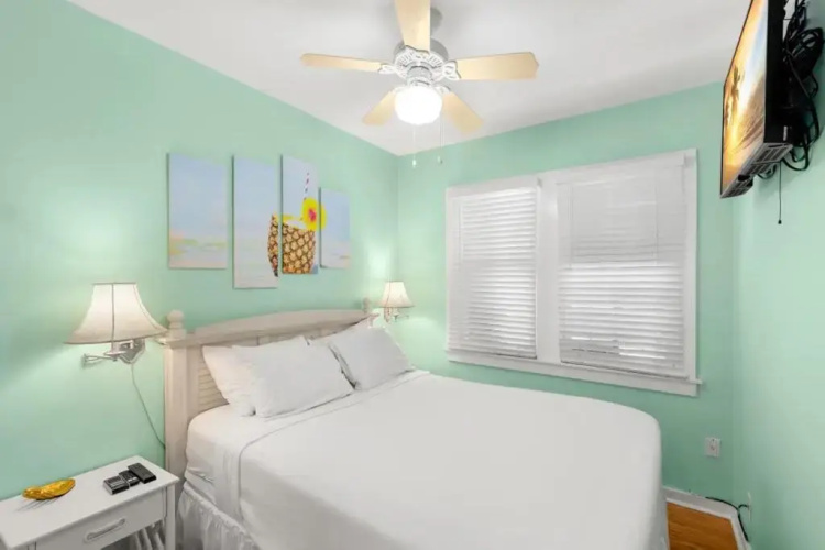 Poolside Suite by Brightwild Pvt Pool Parking