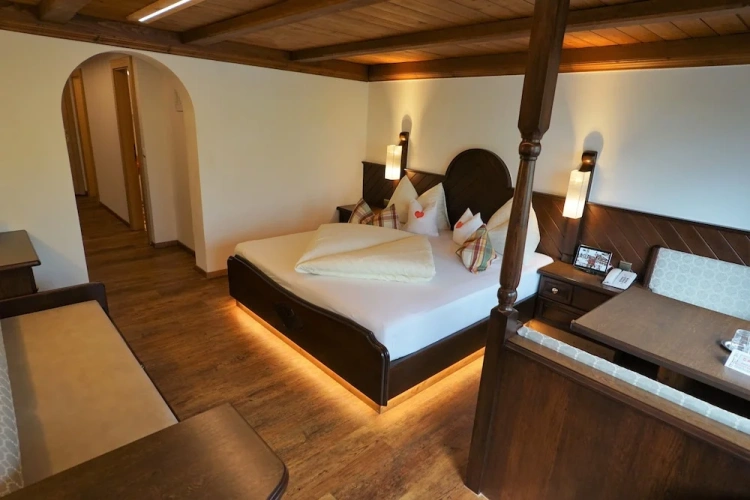 Deluxe Double room with balcony and with mountain view