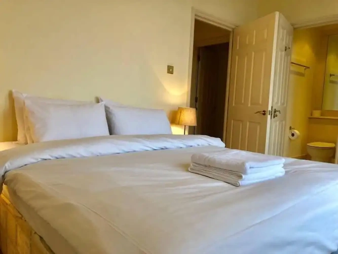 2 Bedrooms Apartment with city view