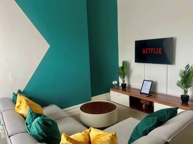 2 Bedrooms Apartment