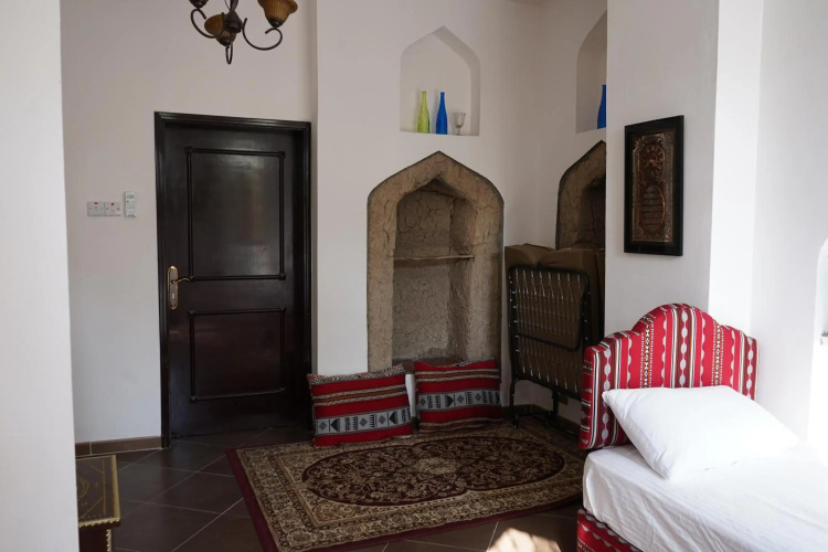 Date Palm Inn