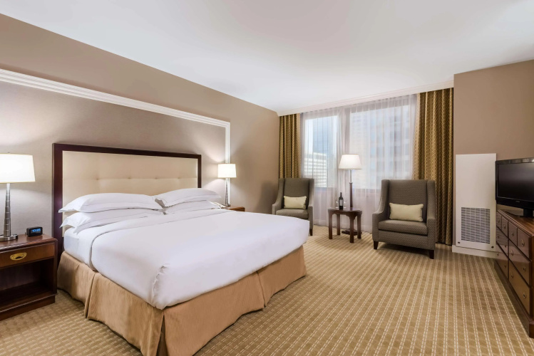 Hilton Indianapolis Hotel & Suites
