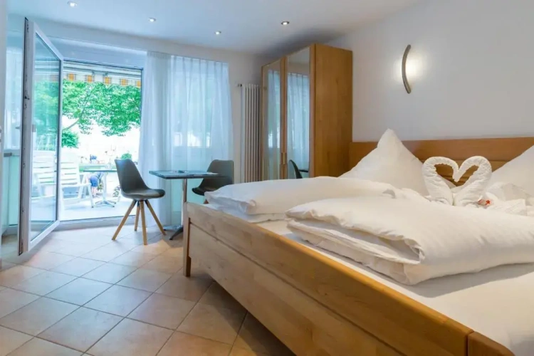 Standard Double room with lake view
