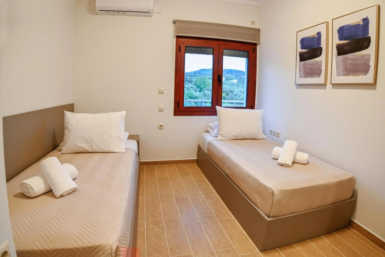 Ianthe Apartment