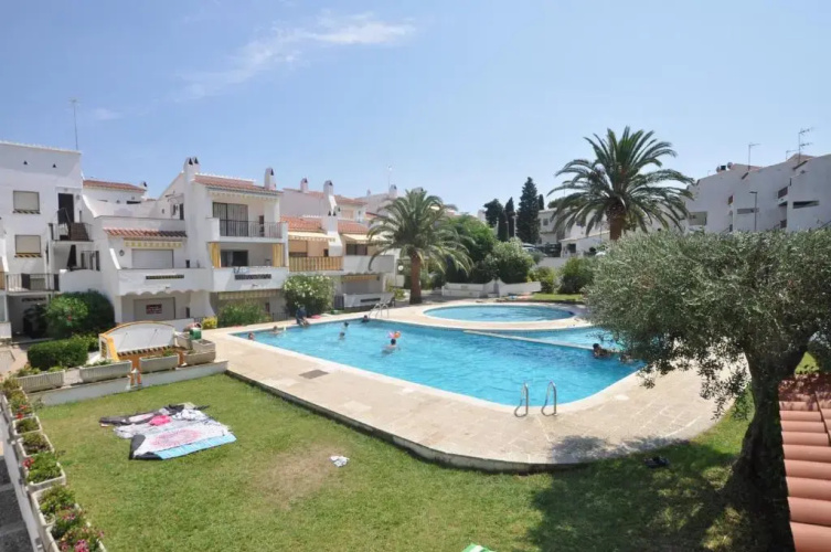 1205 JARDINS con PISCINA