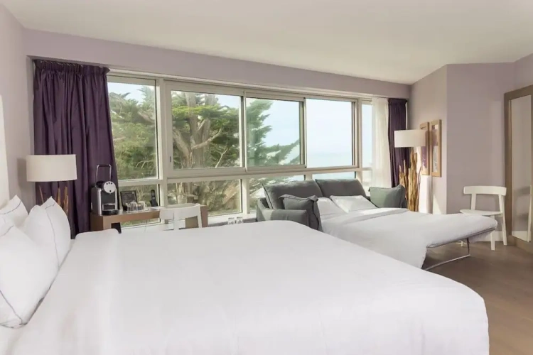 Prestige Family room with ocean view